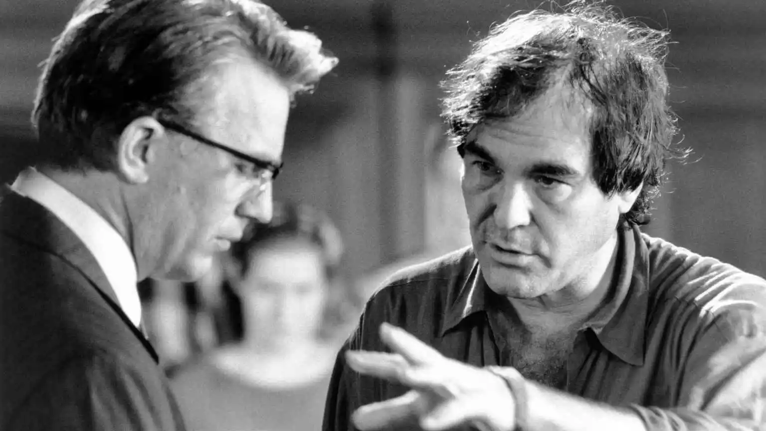 Oliver Stone elogia Trump por liberar arquivos sobre assassinato de Kennedy