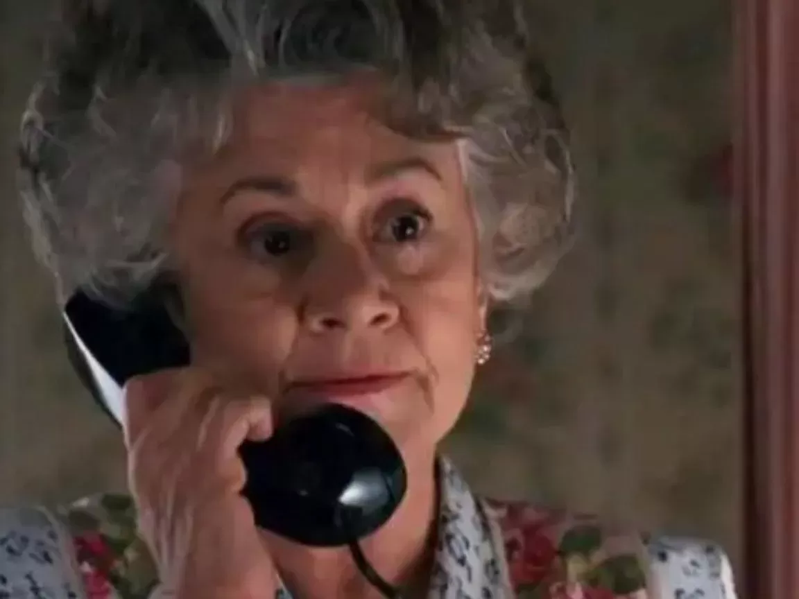 Joan Plowright, lenda do teatro britânico, morre aos 93 anos