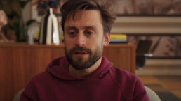 Kieran Culkin é o Melhor Ator Coadjuvante no Globo de Ouro 2025 por A Verdadeira Dor