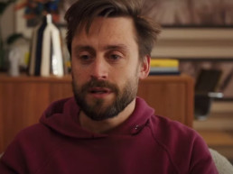 Kieran Culkin é o Melhor Ator Coadjuvante no Globo de Ouro 2025 por A Verdadeira Dor
