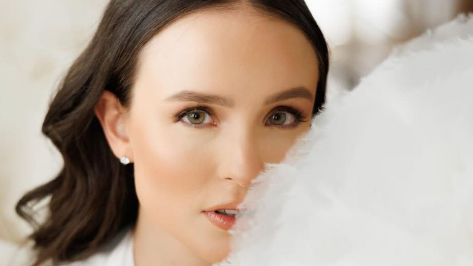 Larissa Manoela enfrenta contrato vitalício com gravadora e busca liberdade musical
