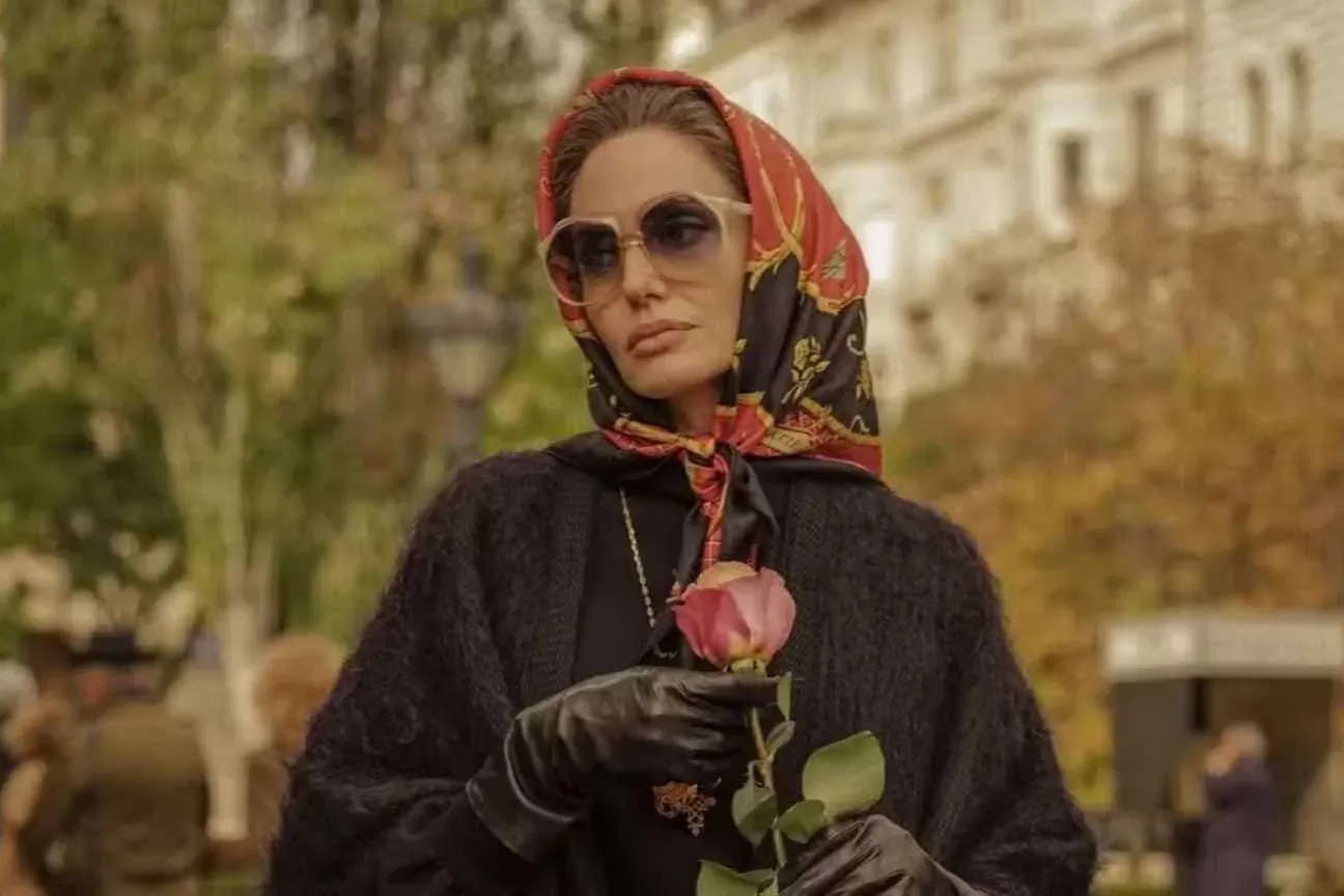 Angelina Jolie aconselha jovens atores a viverem uma vida plena além da carreira em Hollywood