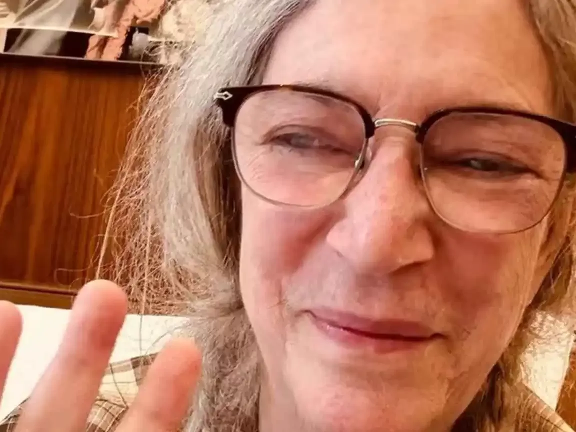 Patti Smith desmaia durante apresentação em São Paulo e tranquiliza fãs