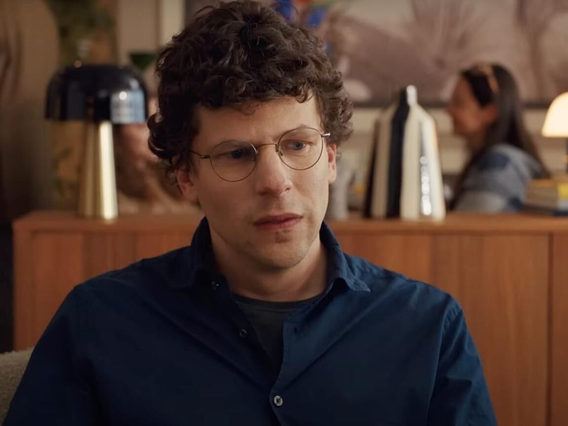 Jesse Eisenberg vence o Globo de Ouro de Melhor Ator (Comédia)