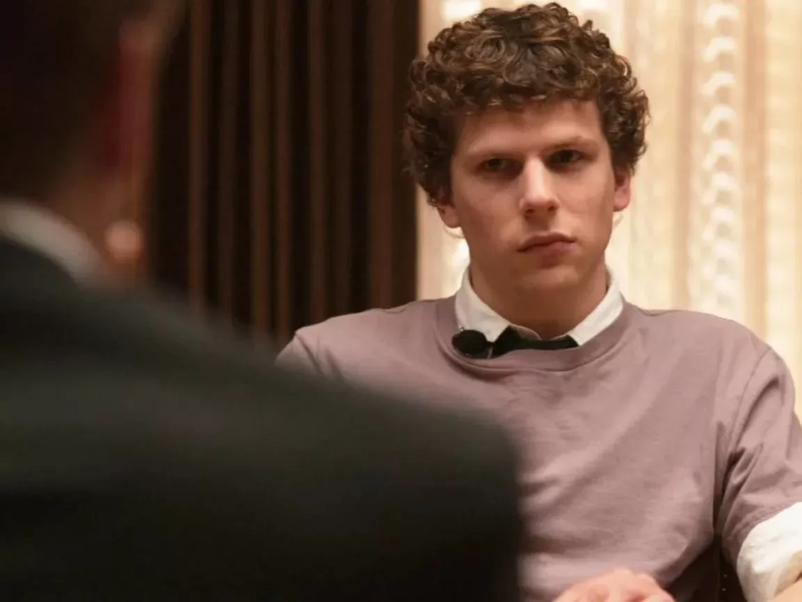 Jesse Eisenberg revela planos inusitados para conhecer Mark Zuckerberg antes de “A Rede Social”