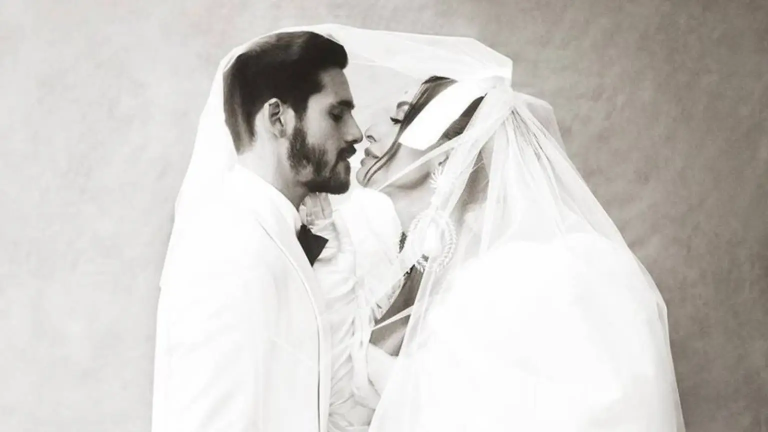Sabrina Sato compartilha fotos do casamento com Nicolas Prattes e recebe homenagem da mãe