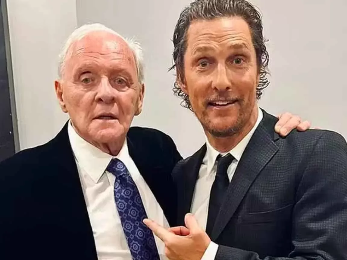 Matthew McConaughey faz campanha para Anthony Hopkins como o homem mais sexy do mundo