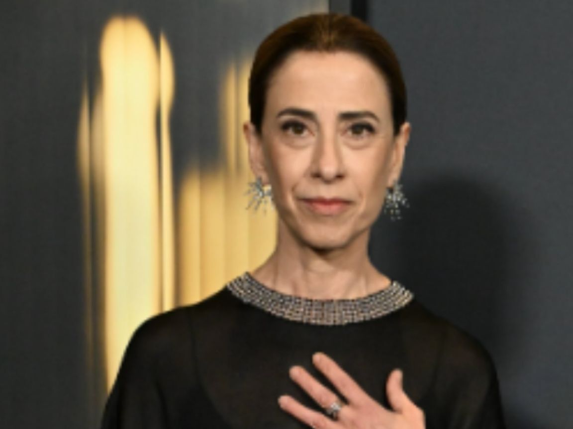 Fernanda Torres compartilha contagem regressiva para o Globo de Ouro