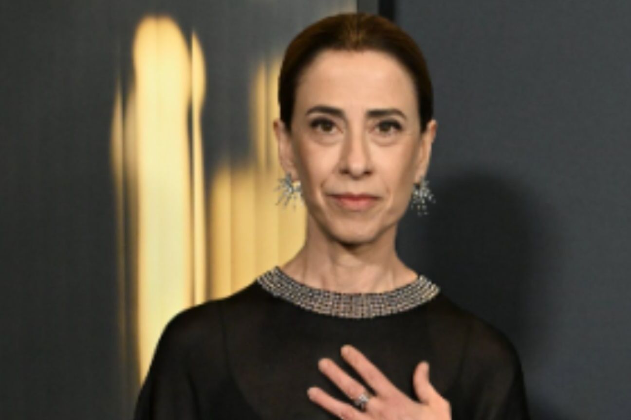 Fernanda Torres compartilha contagem regressiva para o Globo de Ouro