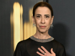 Fernanda Torres compartilha contagem regressiva para o Globo de Ouro