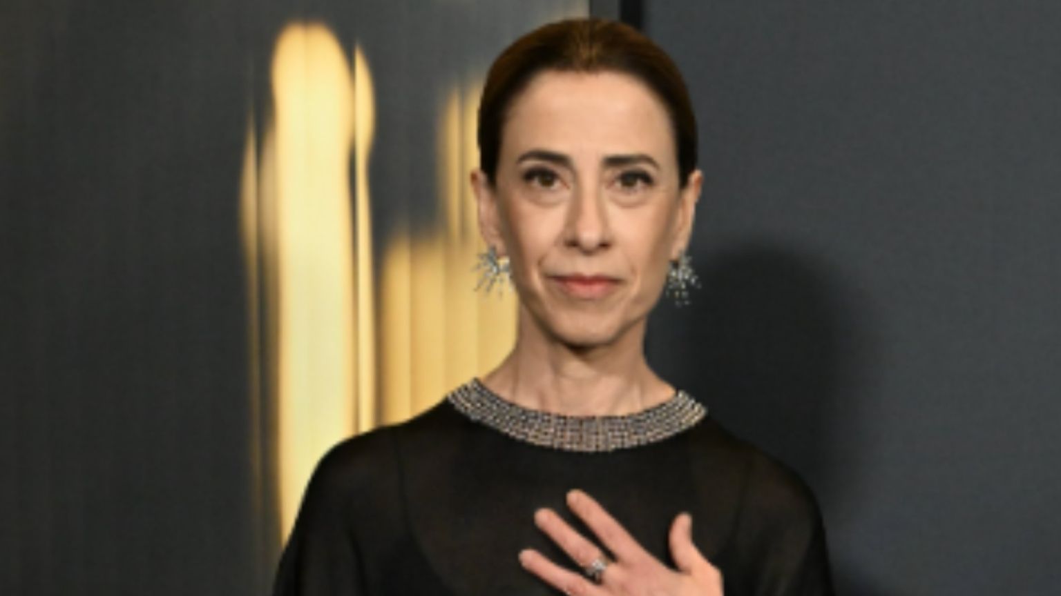 Fernanda Torres compartilha contagem regressiva para o Globo de Ouro