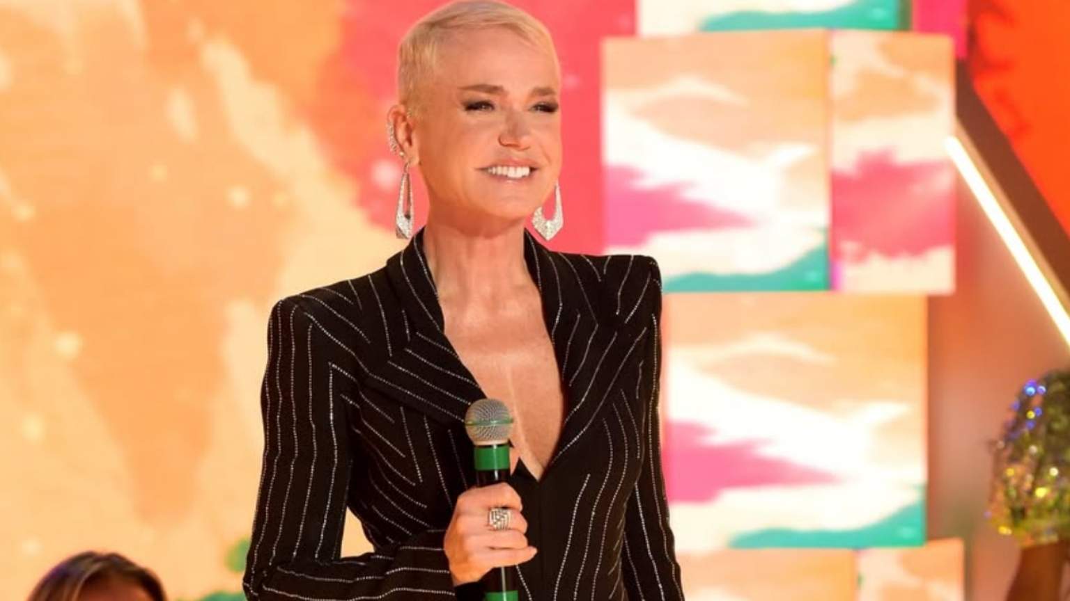 Xuxa Meneghel recorda gravações no Acre: susto com cobra e convite para beber ayahuasca