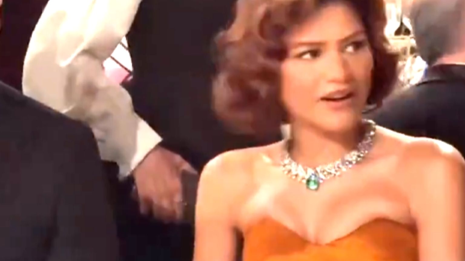 Zendaya levanta rumores de noivado com Tom Holland após aparição no Globo de Ouro 2025