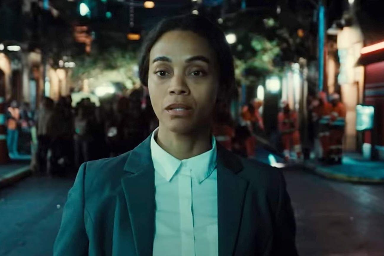 Zoe Saldaña se emociona ao vencer Globo de Ouro por Emilia Pérez