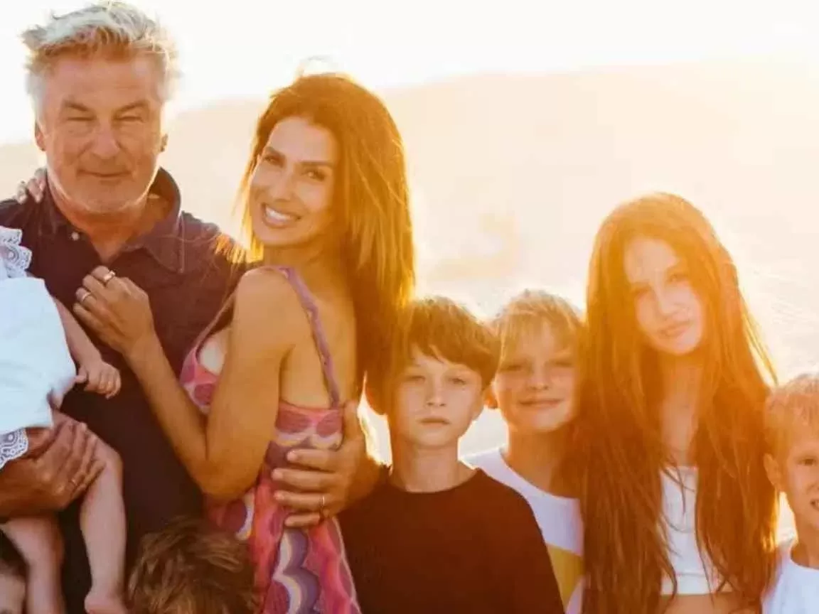 Kim Basinger revela reconciliação com Alec Baldwin após anos de tensão