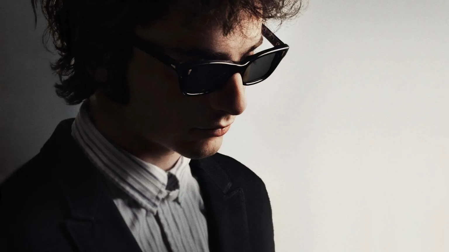 Crítica | Um Completo Desconhecido faz retrato à altura de um gênio da música