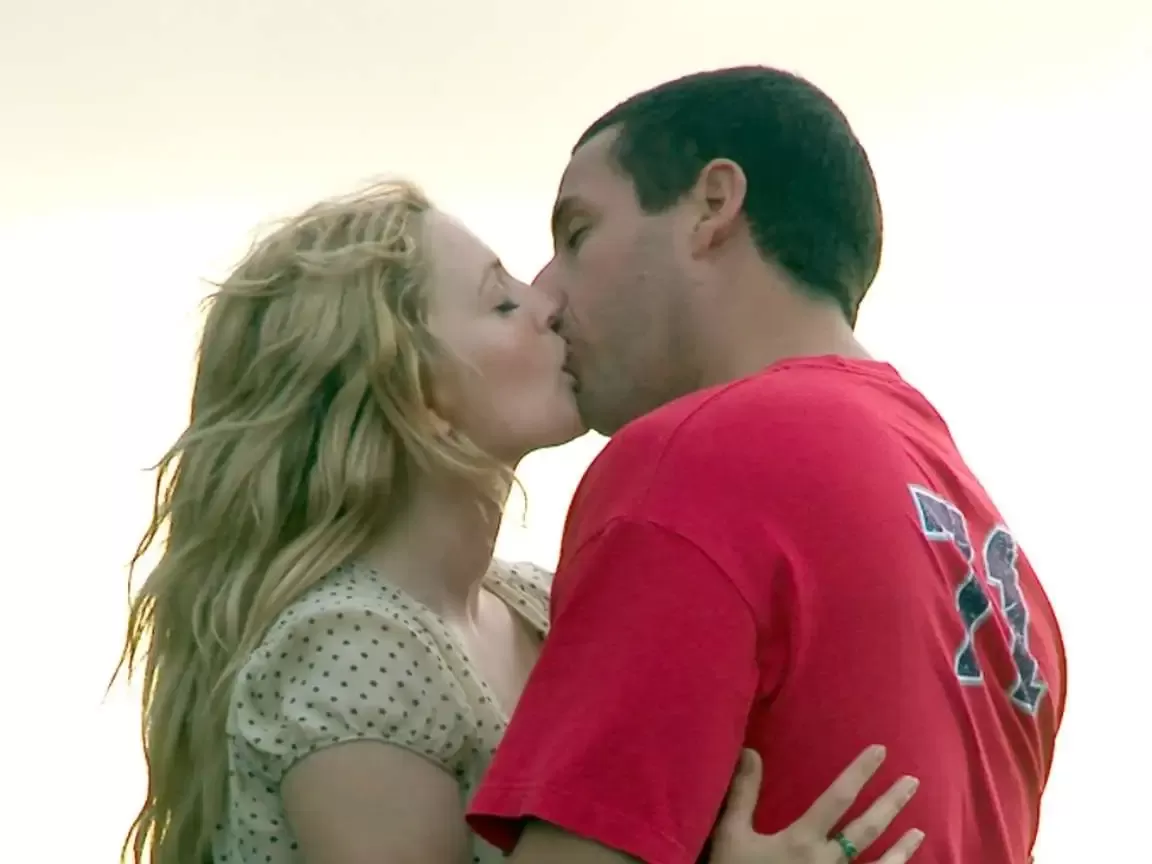 Drew Barrymore diz que o melhor beijo de 'cinema' que já deu foi com Adam Sandler