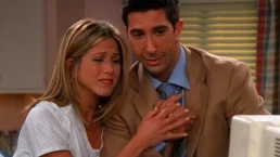 Jennifer Aniston estaria preocupada com novo romance de David Schwimmer com mulher 29 anos mais nova
