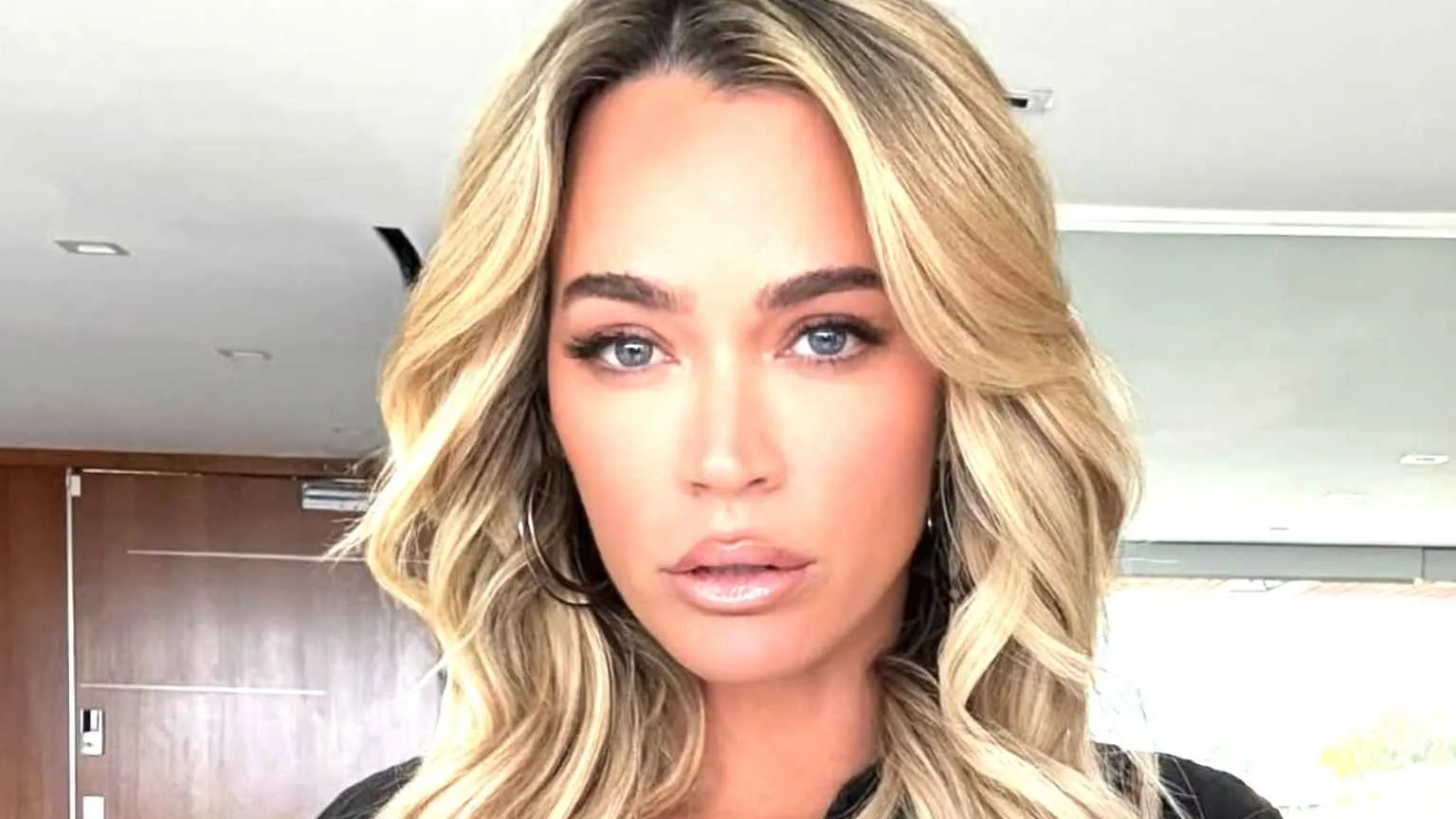 Teddi Mellencamp, estrela da Netflix, revela diagnóstico de tumores cerebrais e passa por cirurgia