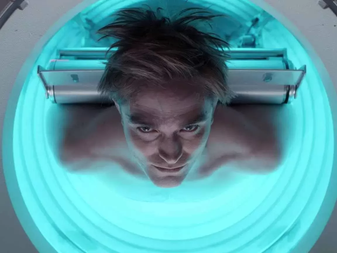 Crítica | Mickey 17 mistura crítica social e ficção científica sob o olhar de Bong Joon Ho