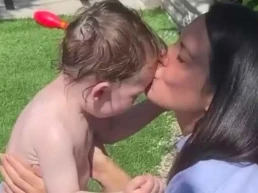 Olivia Munn muda rotina após batalha contra câncer de mama