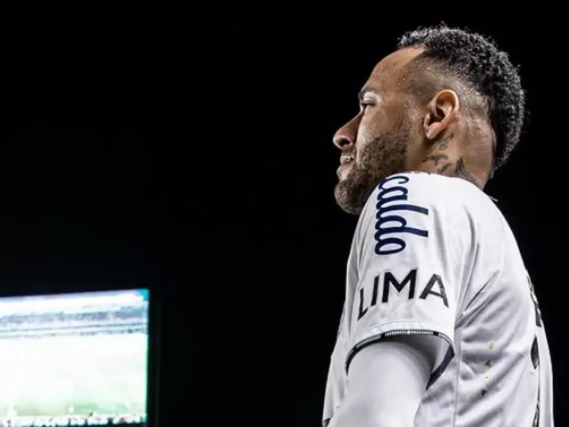 Neymar Jr. faz sua reestreia no Santos e agita torcedores com novo lar na Baixada Santista