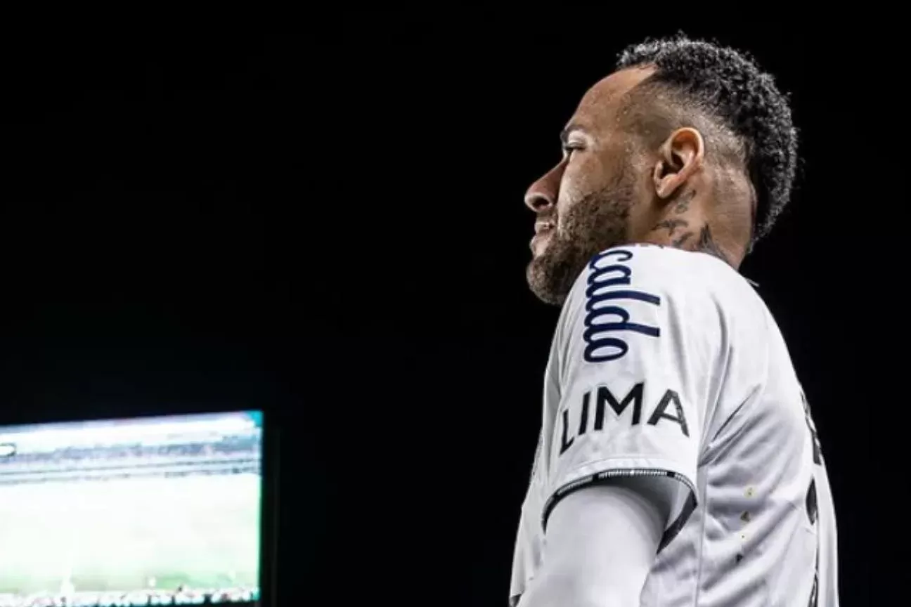 Neymar Jr. faz sua reestreia no Santos e agita torcedores com novo lar na Baixada Santista