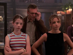 Elenco de Buffy, a Caça-Vampiros presta homenagem a Michelle Trachtenberg, que morreu aos 39 anos