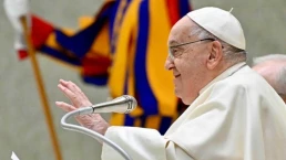 Papa Francisco segue internado em Roma para tratar bronquite e cancela compromissos oficiais