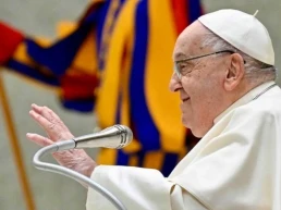 Papa Francisco segue internado em Roma para tratar bronquite e cancela compromissos oficiais