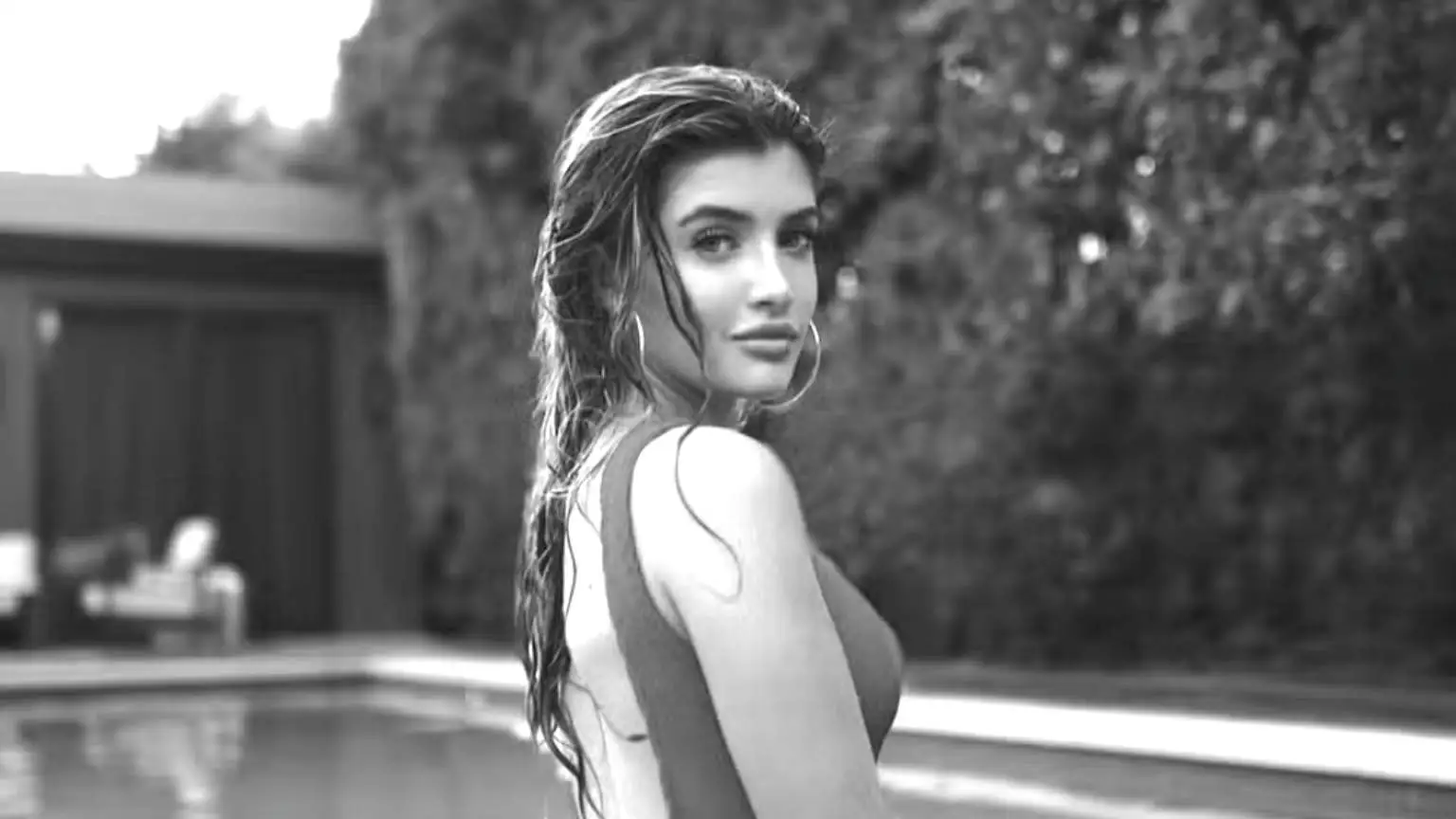 Sami Sheen, filha de Charlie Sheen, fatura mais de R$ 17 milhões no OnlyFans e conquista independência financeira