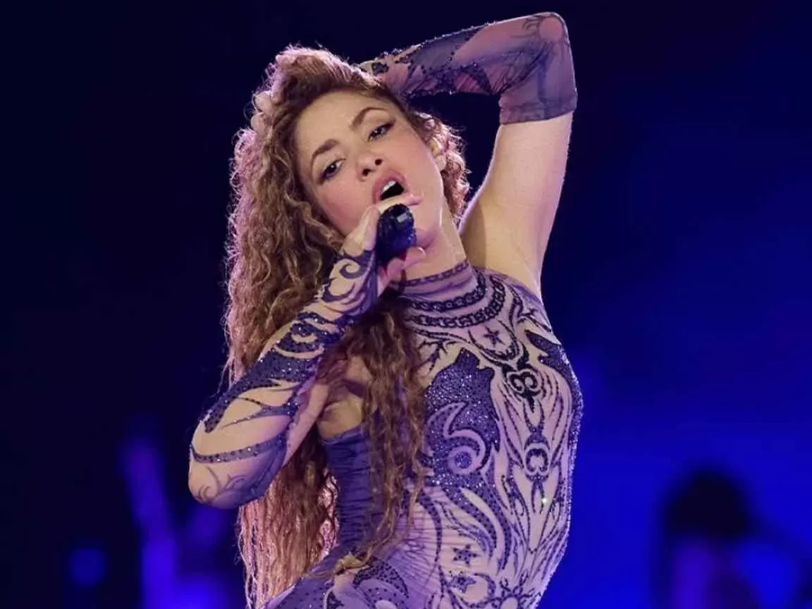 Shakira agradece apoio dos fãs após internação por dores abdominais