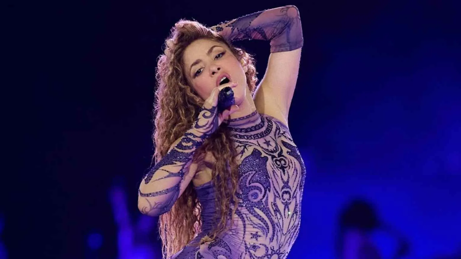 Shakira agradece apoio dos fãs após internação por dores abdominais