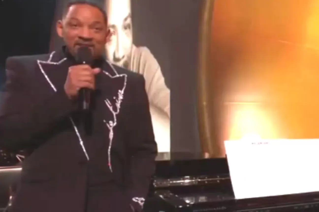 Will Smith retorna ao Grammy, mas público não perdoa episódio do 'tapão' com Chris Rock