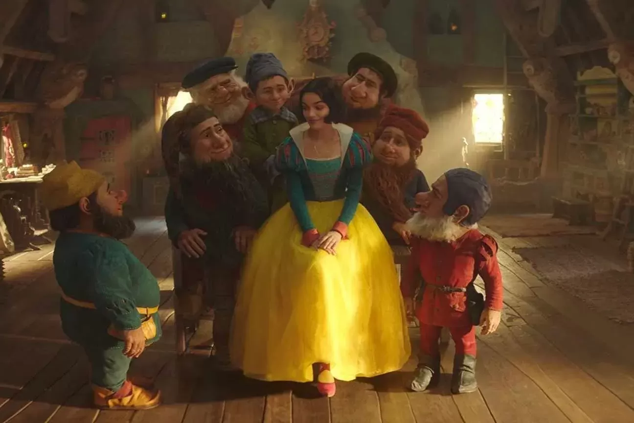 Ator de Branca de Neve comenta polêmicas e mudanças na estreia do filme