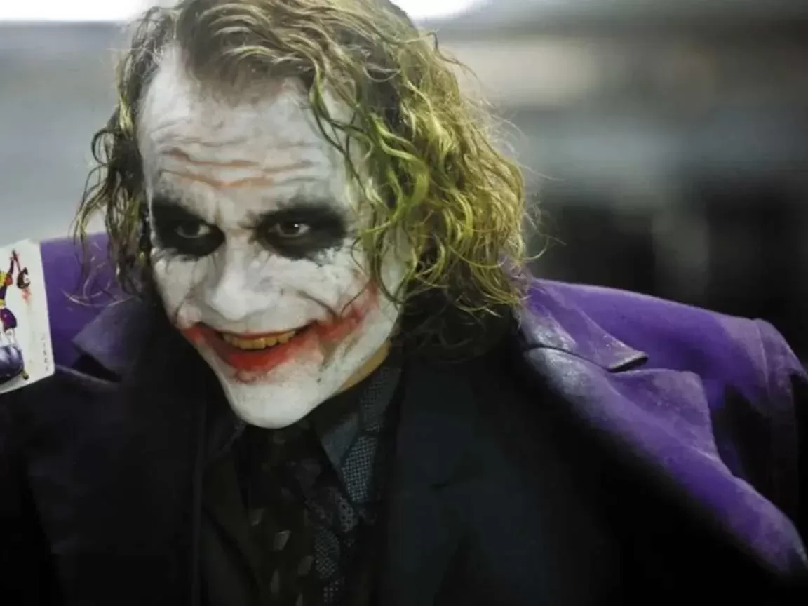 Michael Caine relembra atuação de Heath Ledger como Coringa:
