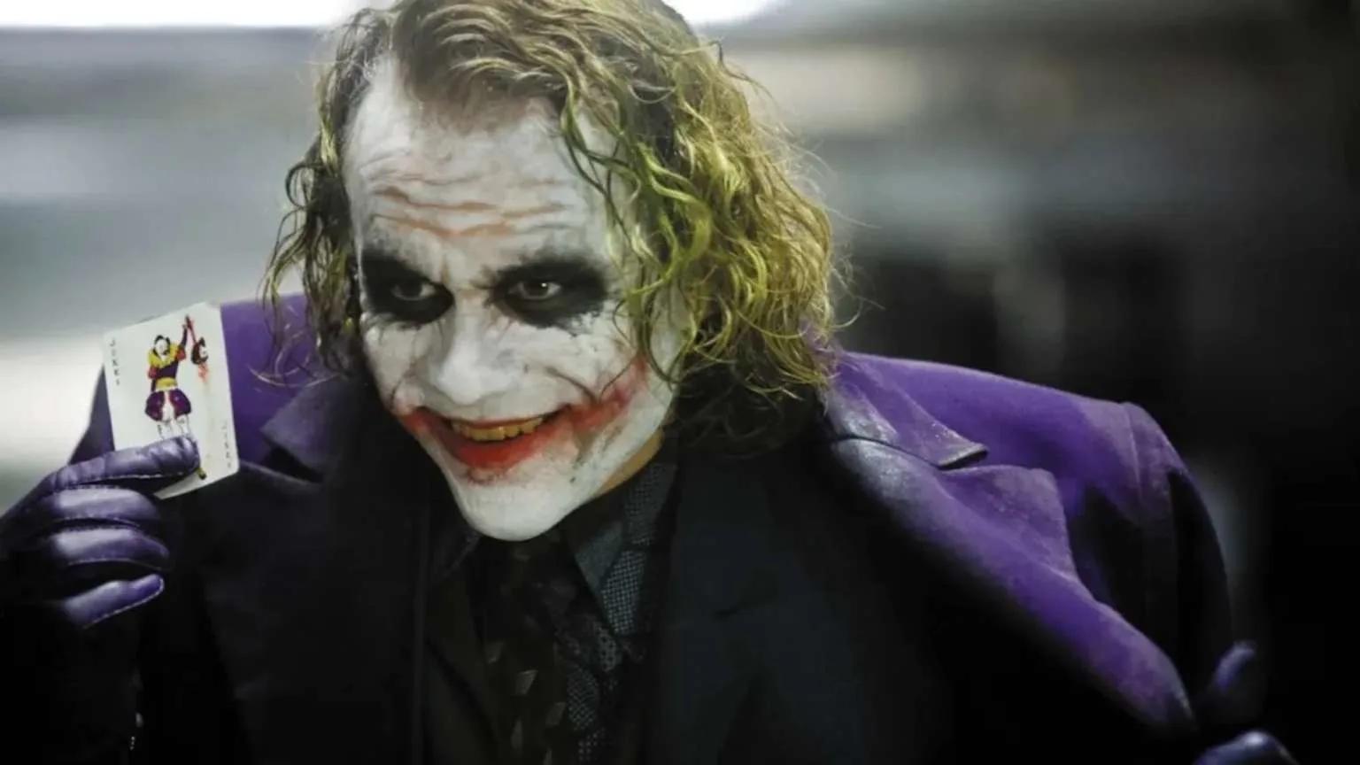 Michael Caine relembra atuação de Heath Ledger como Coringa:
