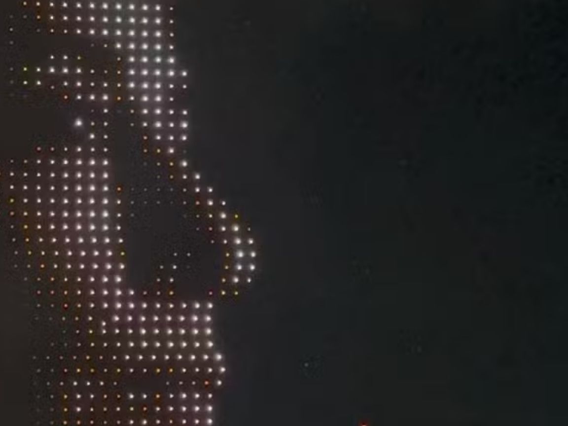 Fernanda Torres brilha no Oscar 2025 e recebe homenagem com drones no Carnaval de Salvador