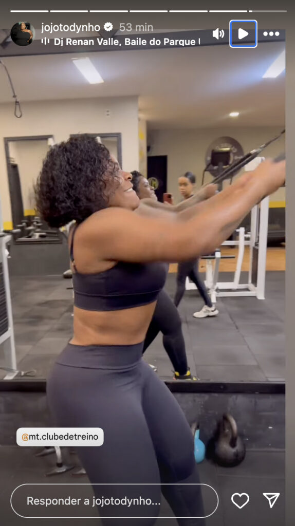 Jojo Todynho exibe barriga reta após perder 80 kg e rebate críticas