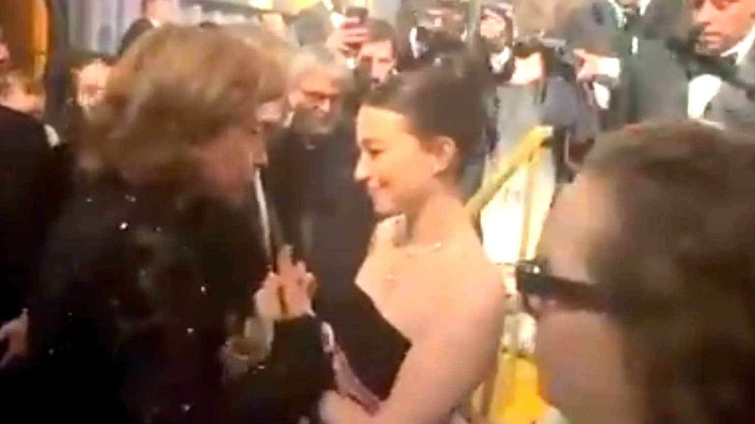 Mikey Madison revela encontro emocionante com Fernanda Torres após vitória no Oscar 2025