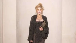 Paris Jackson rebate críticas por usar transparências em eventos de moda