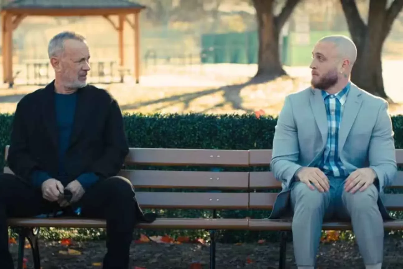 Chet Hanks, filho de Tom Hanks, lança clipe inspirado em Forrest Gump e recebe críticas