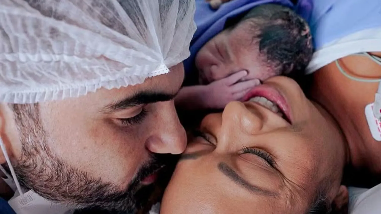 Aretha Oliveira celebra nascimento da filha Aniki com mensagem emocionante nas redes sociais