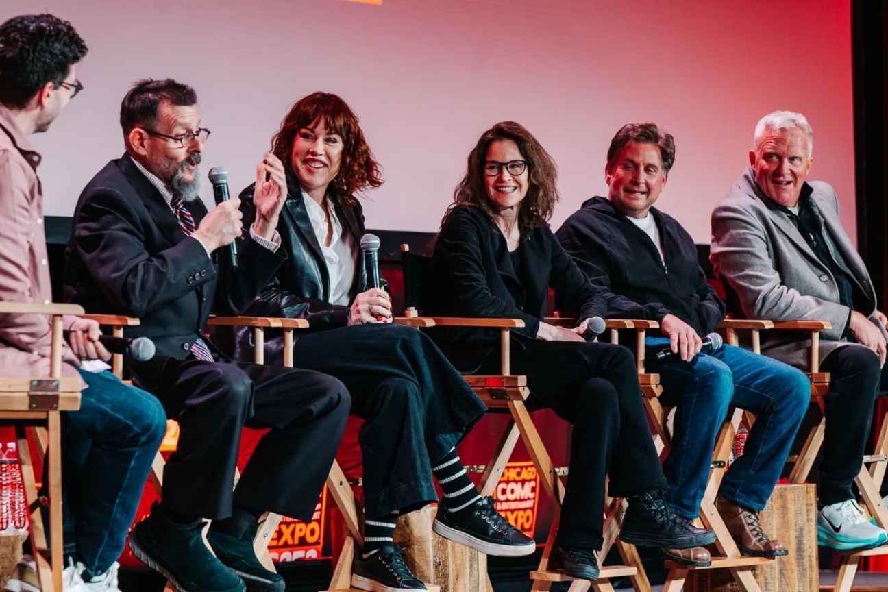 Clube dos Cinco: Elenco se reúne após 40 anos e emociona fãs em evento nos EUA