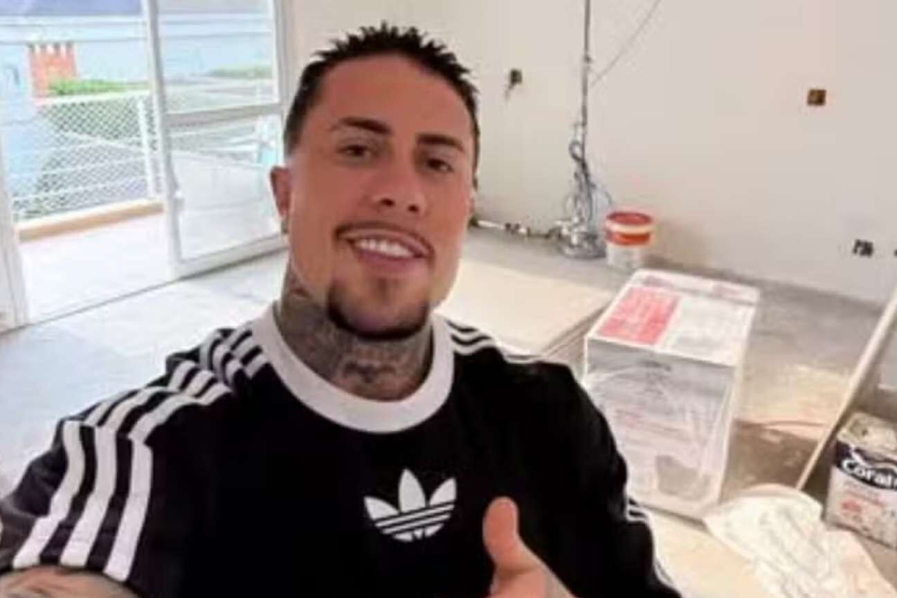 MC Daniel exibe vaso sanitário de luxo em reforma do quarto com a namorada Lorena Maria
