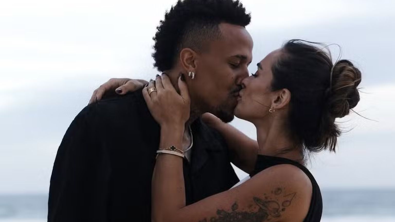 Tainá Castro se declara a Éder Militão após polêmicas: