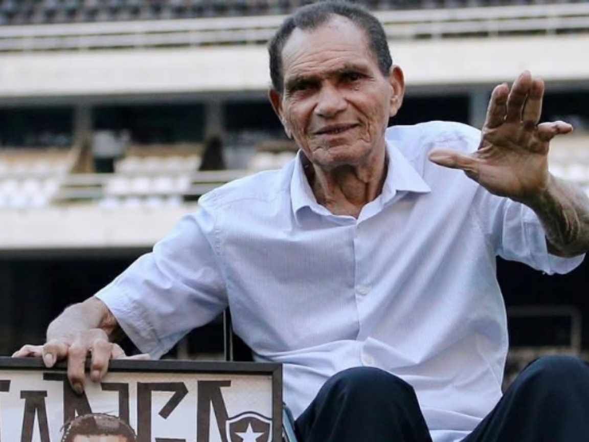 Morre Manga, ídolo do Botafogo e ex-goleiro da Seleção Brasileira, aos 87 anos
