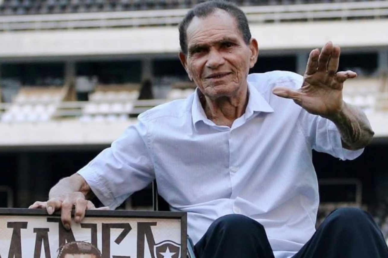 Morre Manga, ídolo do Botafogo e ex-goleiro da Seleção Brasileira, aos 87 anos