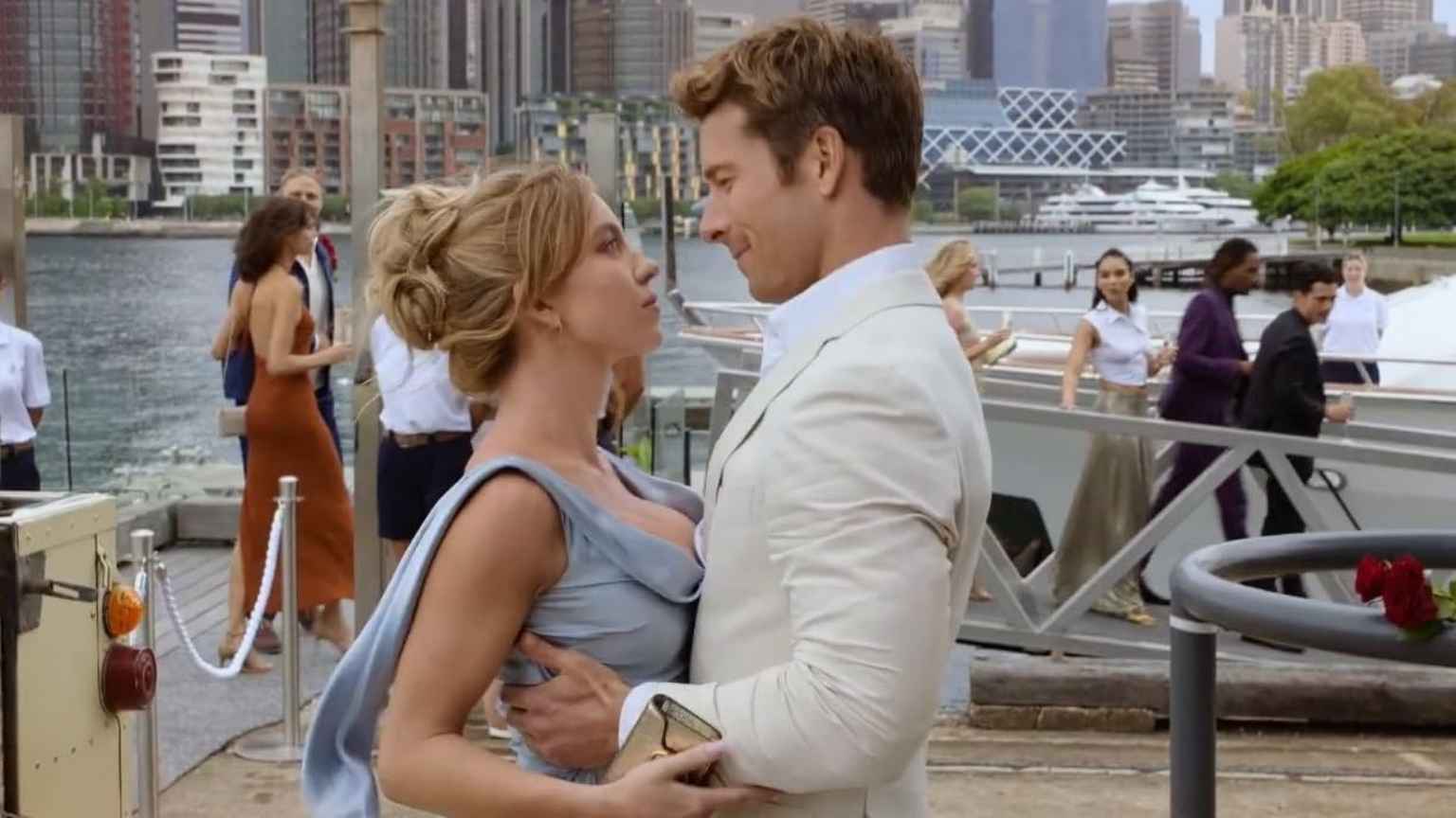Mãe de Glen Powell nega romance com Sydney Sweeney e esclarece rumores