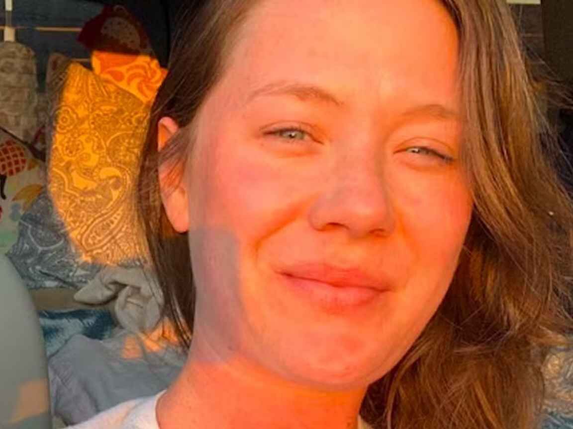 Filha de Tom Hanks revela traumas da infância e elogia relação com Rita Wilson: “Minha outra mãe”